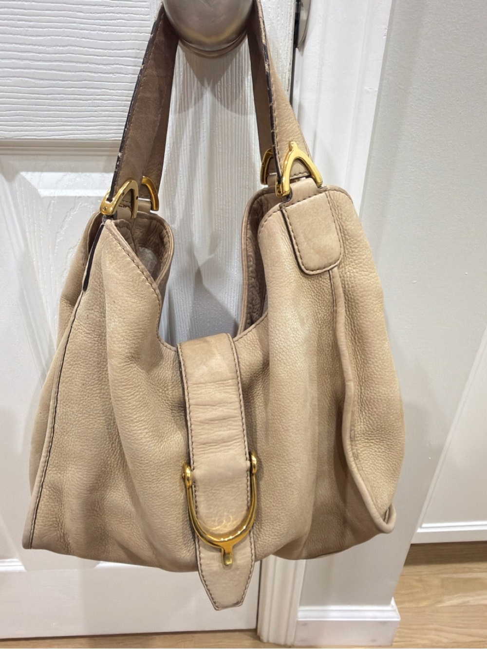 GUCCI Beige Leather Hobo Bag with Gold Hardware. 
Authentic